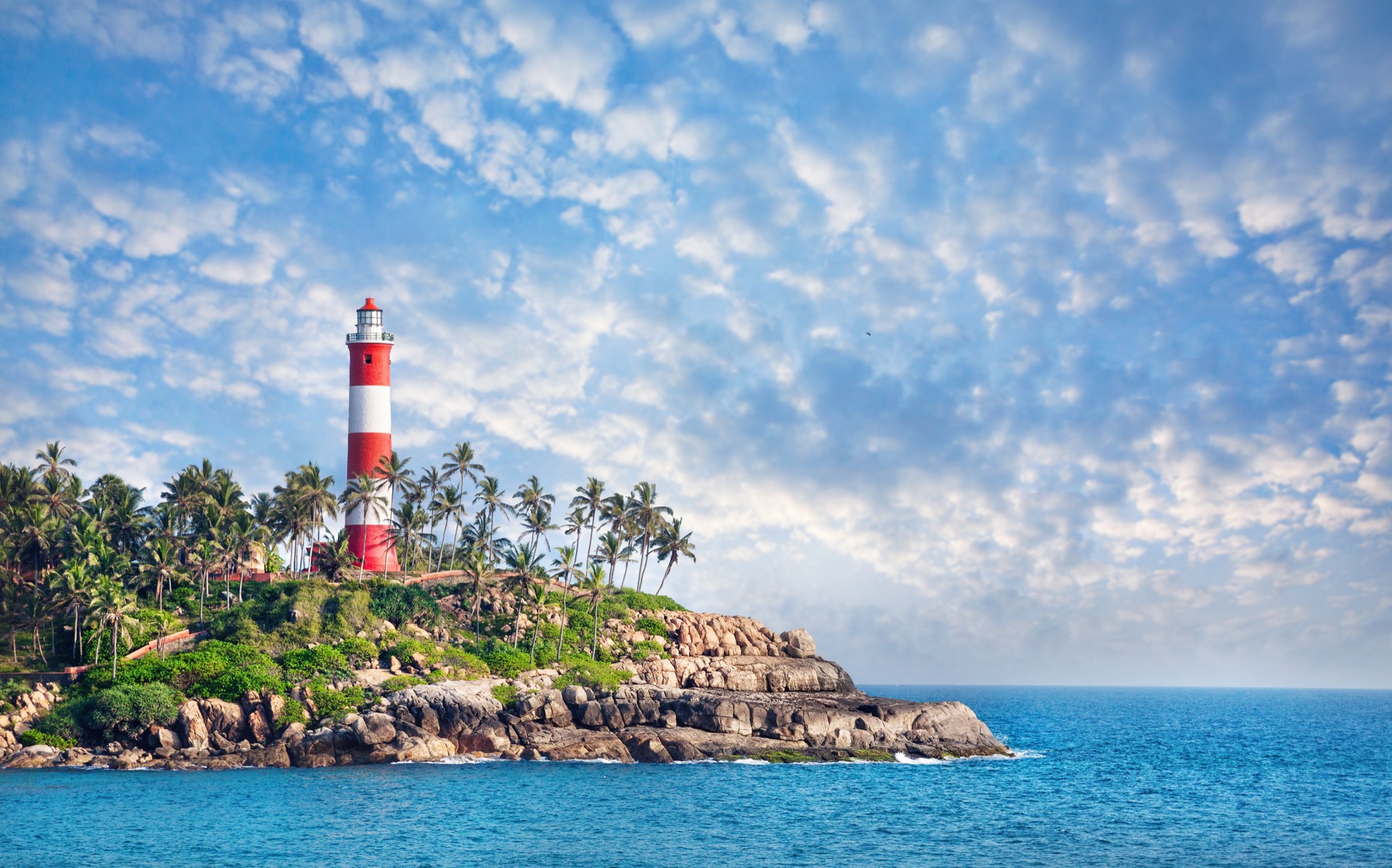 kovalam-lighthouse-beach-14926820512o